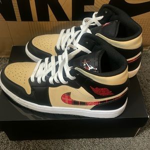 Air Jordan 1 Mid SE, Black/Multi-Color-Sesame, Size 8.5 Men’s US